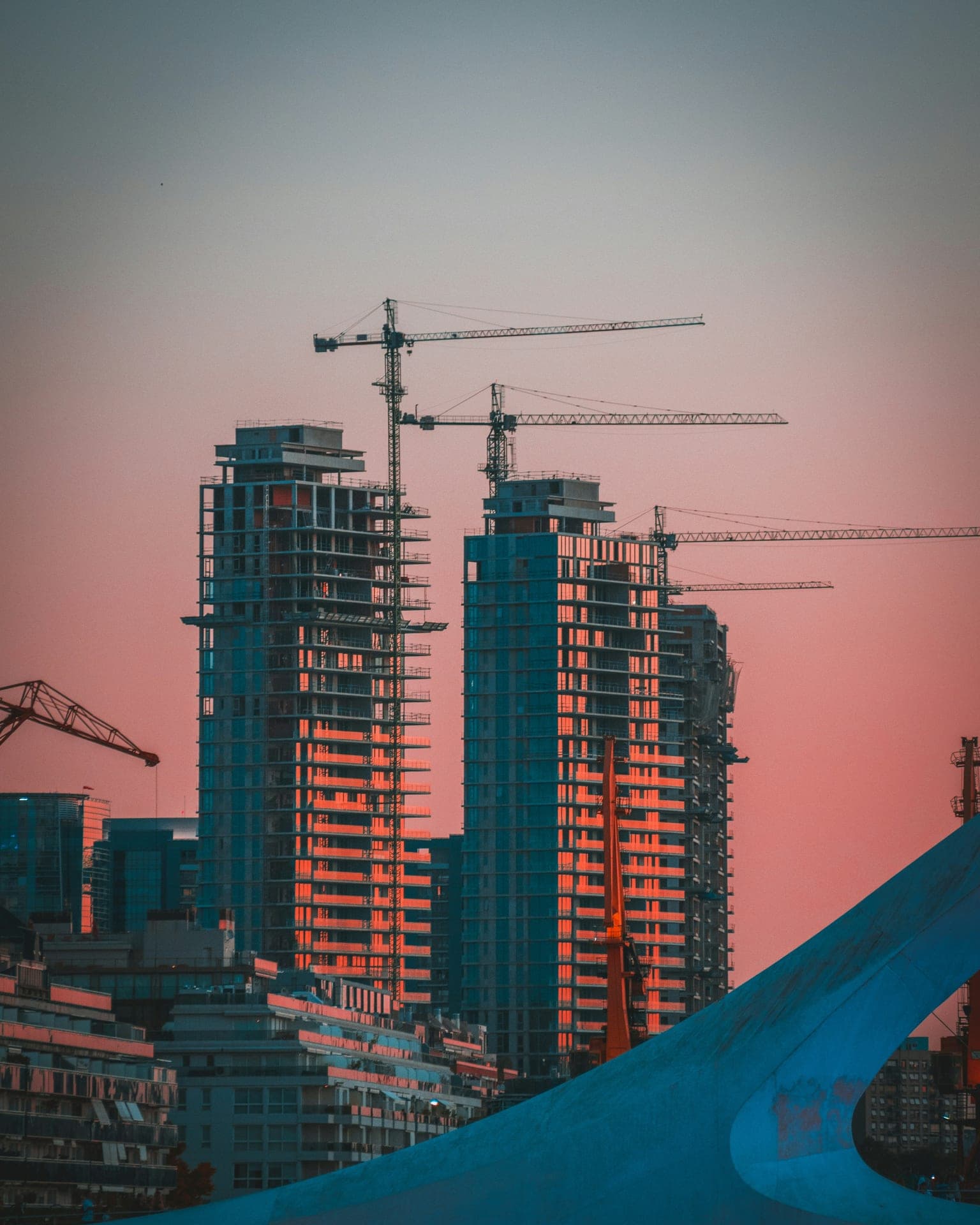 Tower crane and high-rise construction project